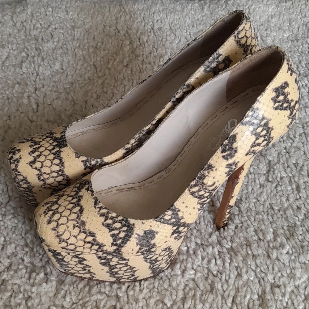 ALICE AND OLIVIA Larimore Leather Snake Skin Stiletto Platform Heels size 40